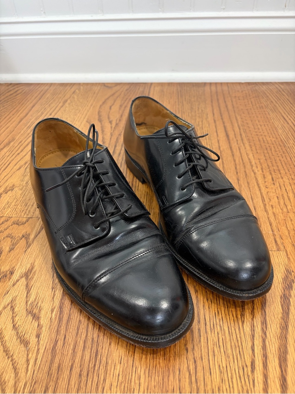 Cole Haan Bedford Cap-Toe Black Oxfords (10.5) - Picture 2 of 9